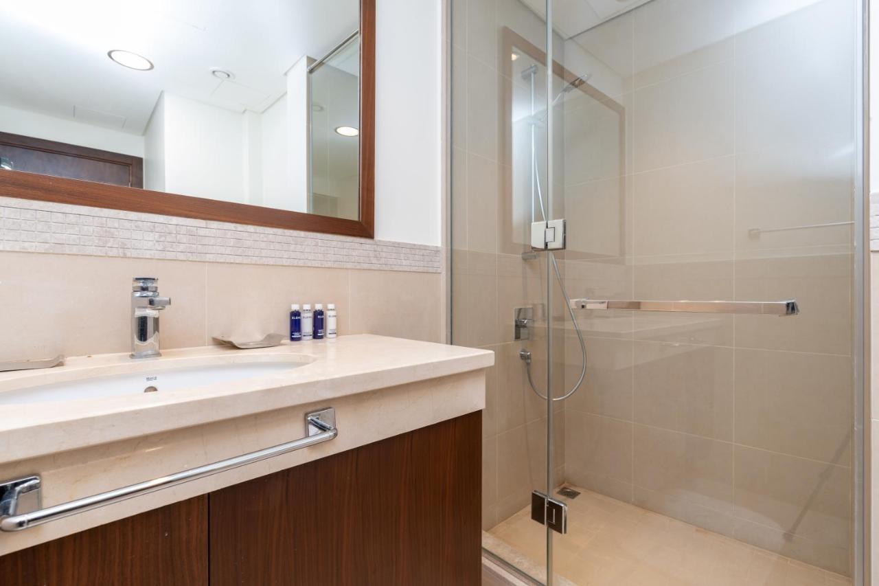 Ferienwohnung Vacay Lettings - Burj Vista High Floor Burj Khalifa & Fountain View Dubai Exterior foto